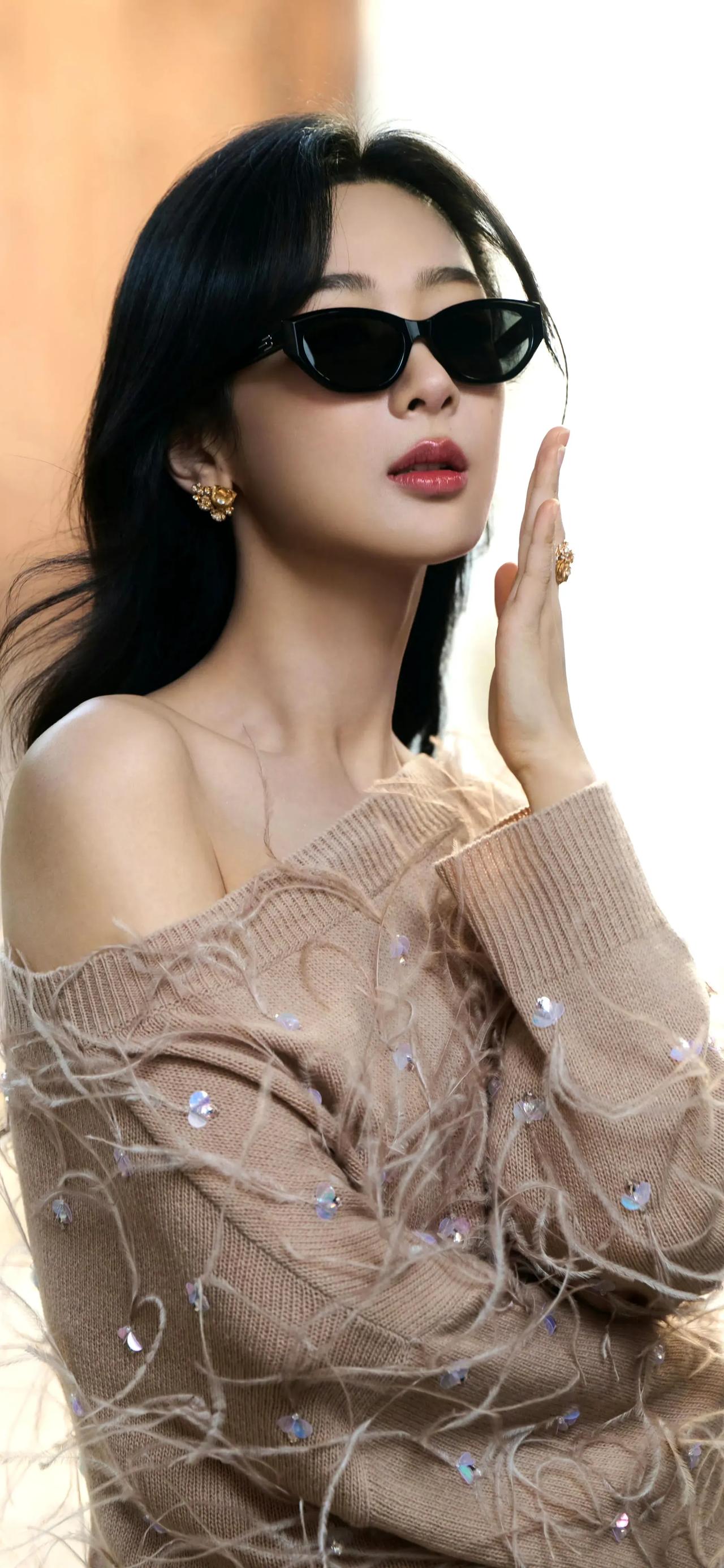 #惊艳女神# #女明星谁最美# #明星美图# #杨紫#
达人推荐 女主角唇泥