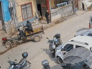 自己把自己撞了保险赔不赔？[泣不成声]