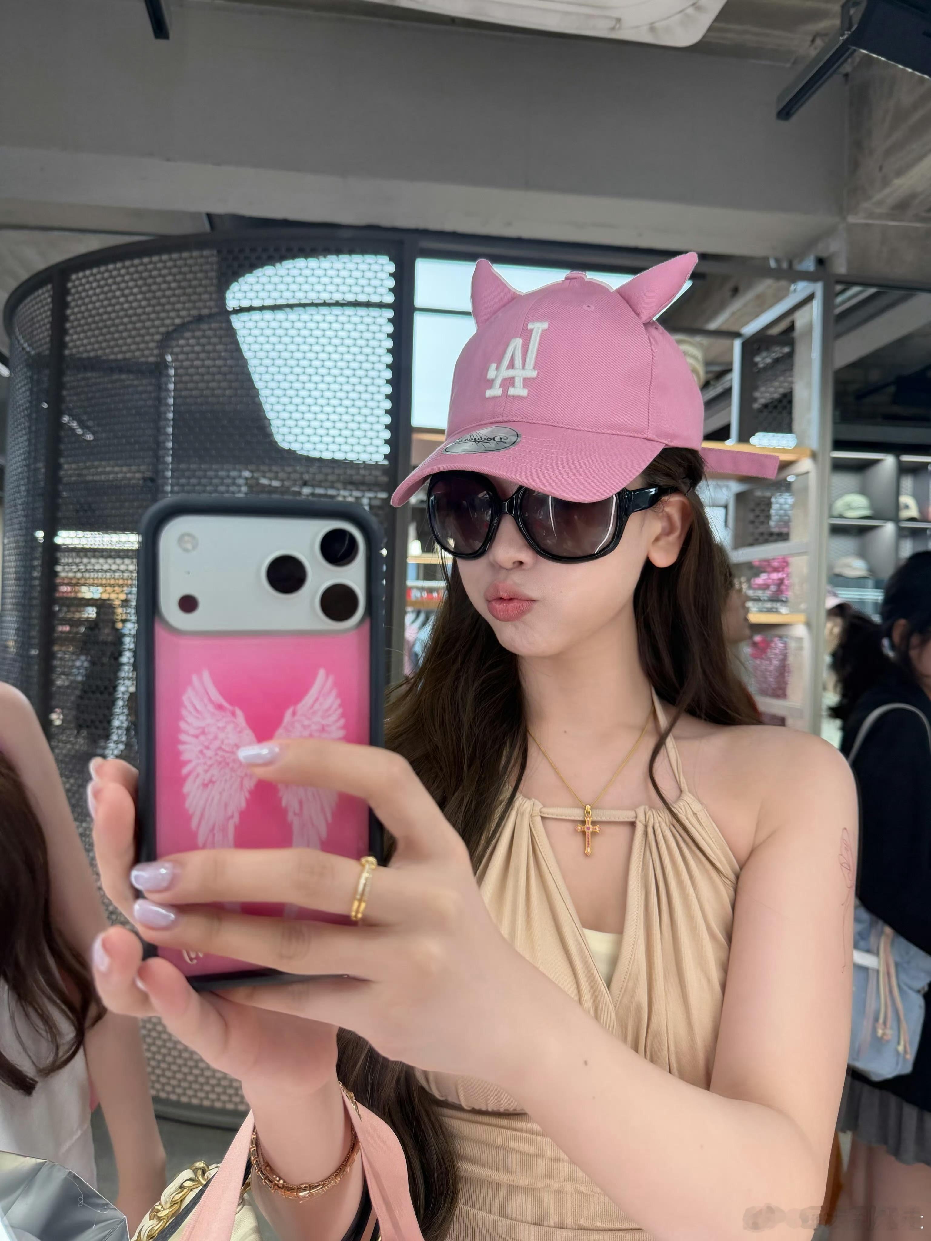 富人新标识：iPhone戴wf手机壳！ 