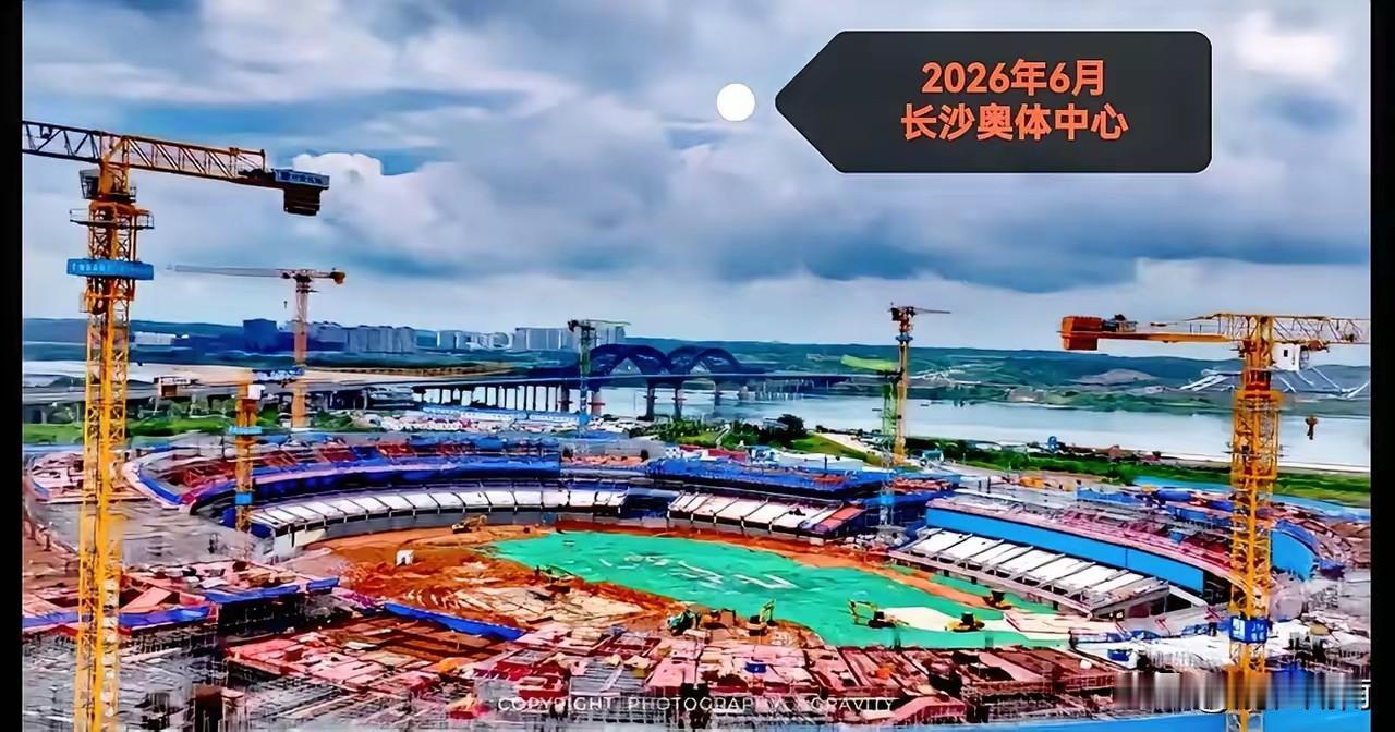 最近我超关注长沙奥体中心 6 月的进展。目前，主体结构建设正在稳步推进，场馆的轮