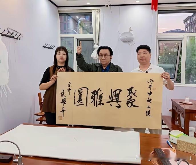曝80岁侯耀华态度耐人寻味！不落井下石，但直言郭德纲距离大师艺术家还差很远！
 