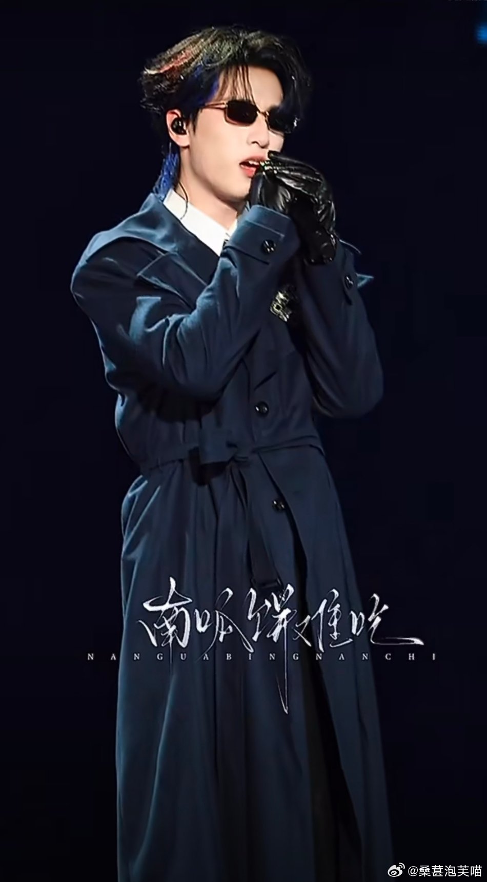 严浩翔现场原声震撼上海演唱会新歌《Cold Blooded》全球首秀真的杀疯了?