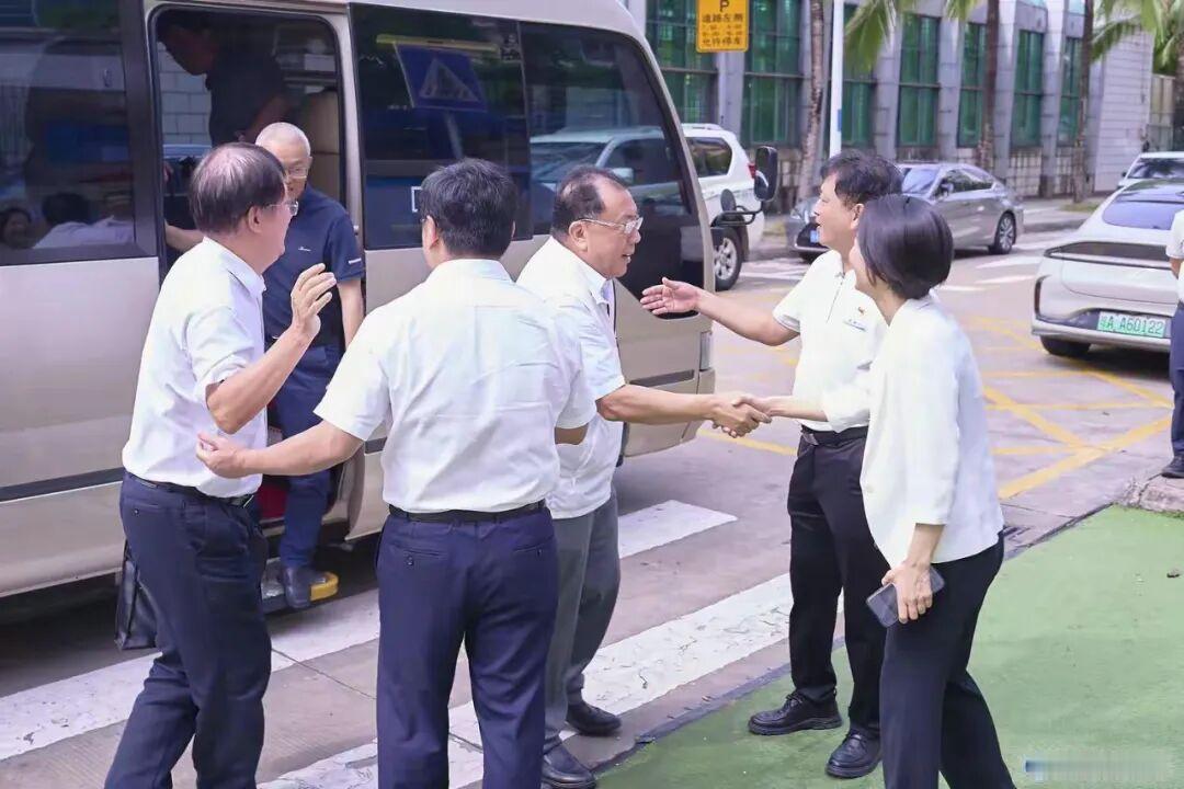 省政协调研组到滨海九小开展专题调研活动
​         4月30日，“校园文