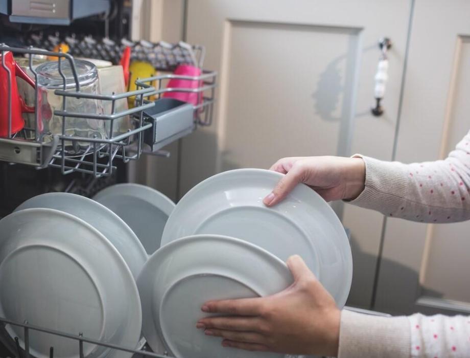 两个洗碗习惯，让全家人患癌率翻倍？医生无奈：很多人都爱这样洗

