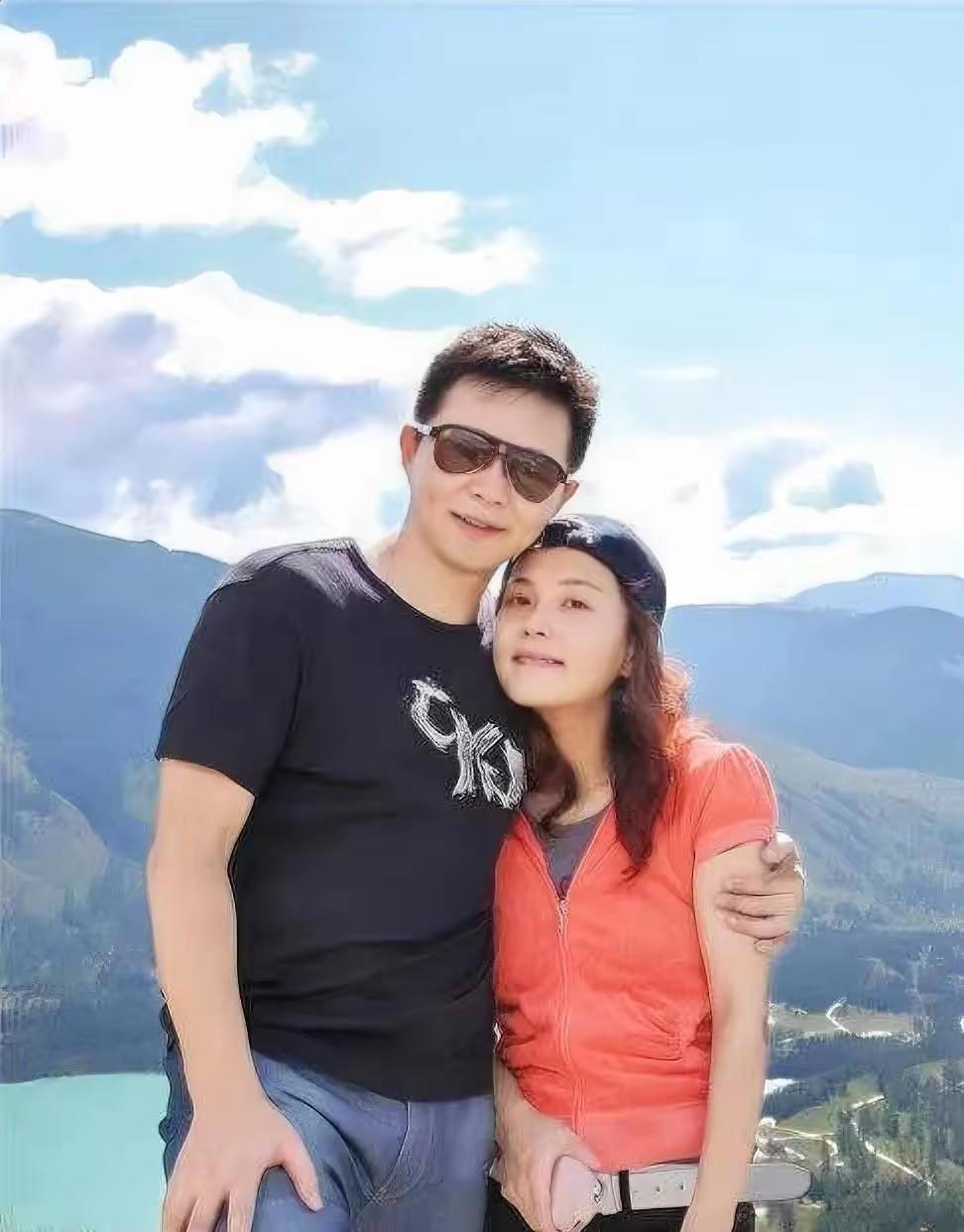 王宏伟
杨珊珊
阜康天池夫妻照