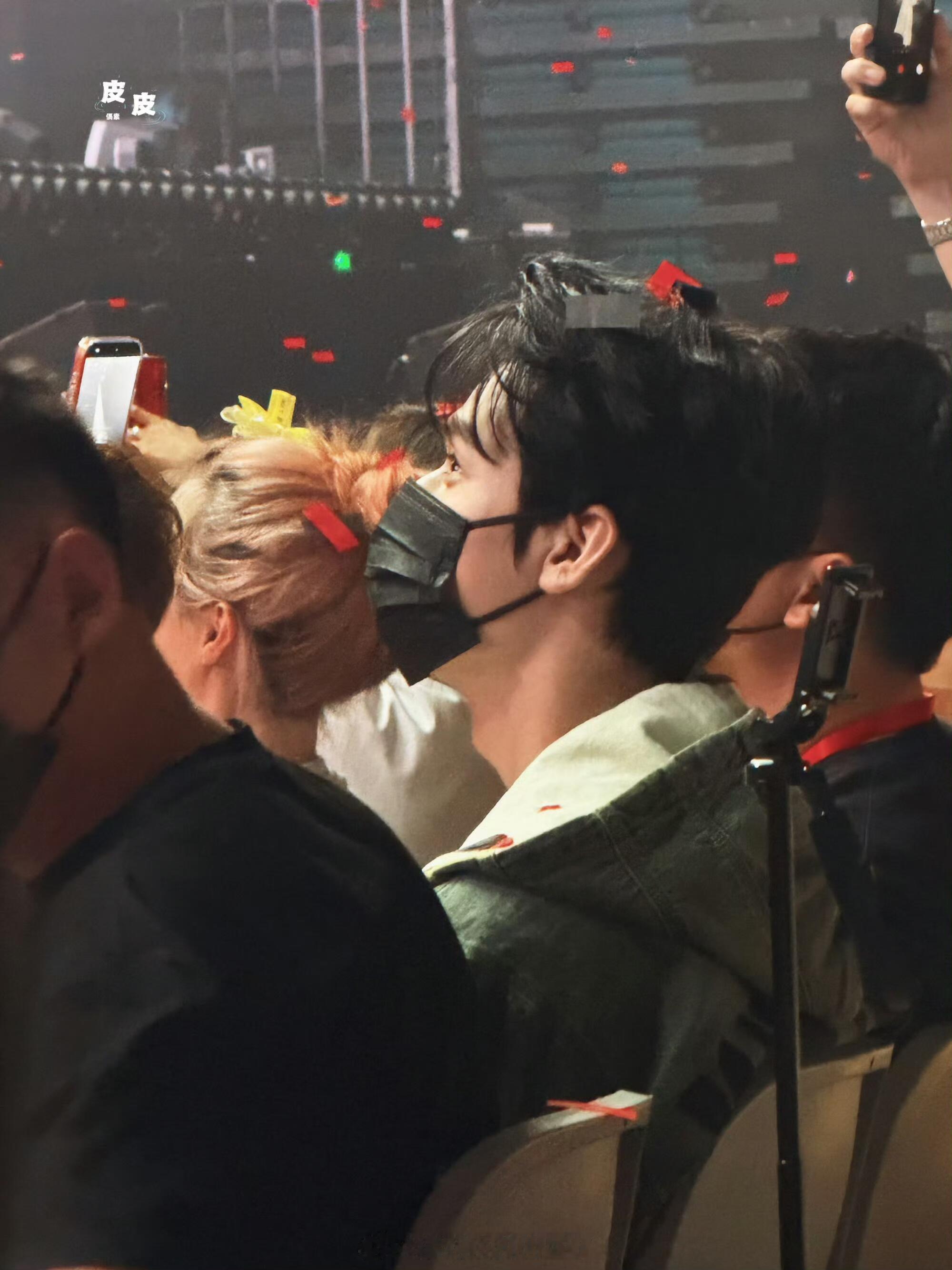 龚俊看起来就很开心看到龚俊就会觉得很开心 