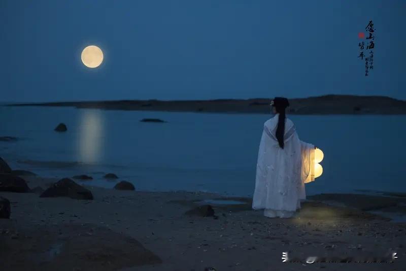 看到“清风明月齐入怀”这个下联，一下子就感受到了那股闲适惬意的意境。要对出合适的