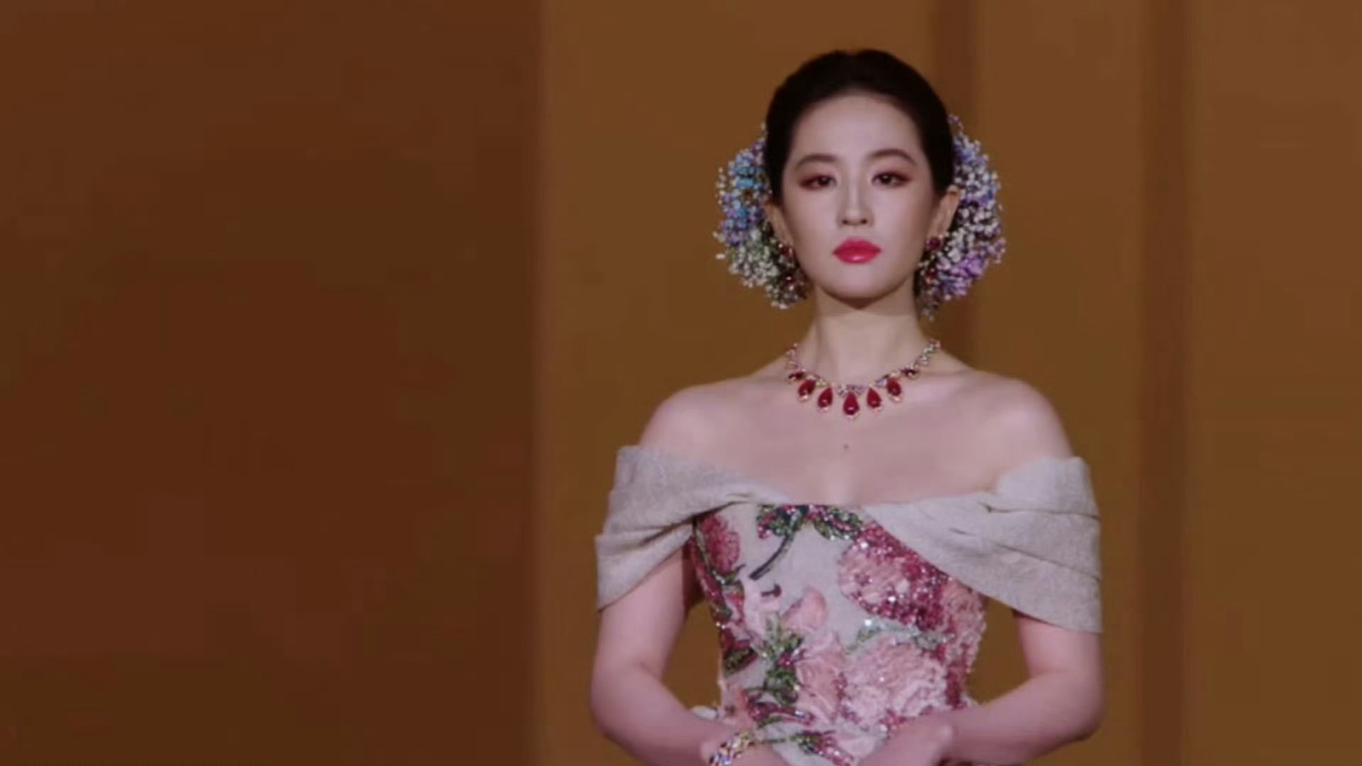 这就是牡丹花神的含金量。 ​​​