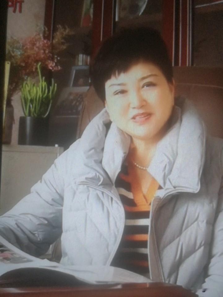 陈新琴，是豫剧界实打实的实力派青衣，国家一级演员，还是商丘市豫剧院院长、书记。