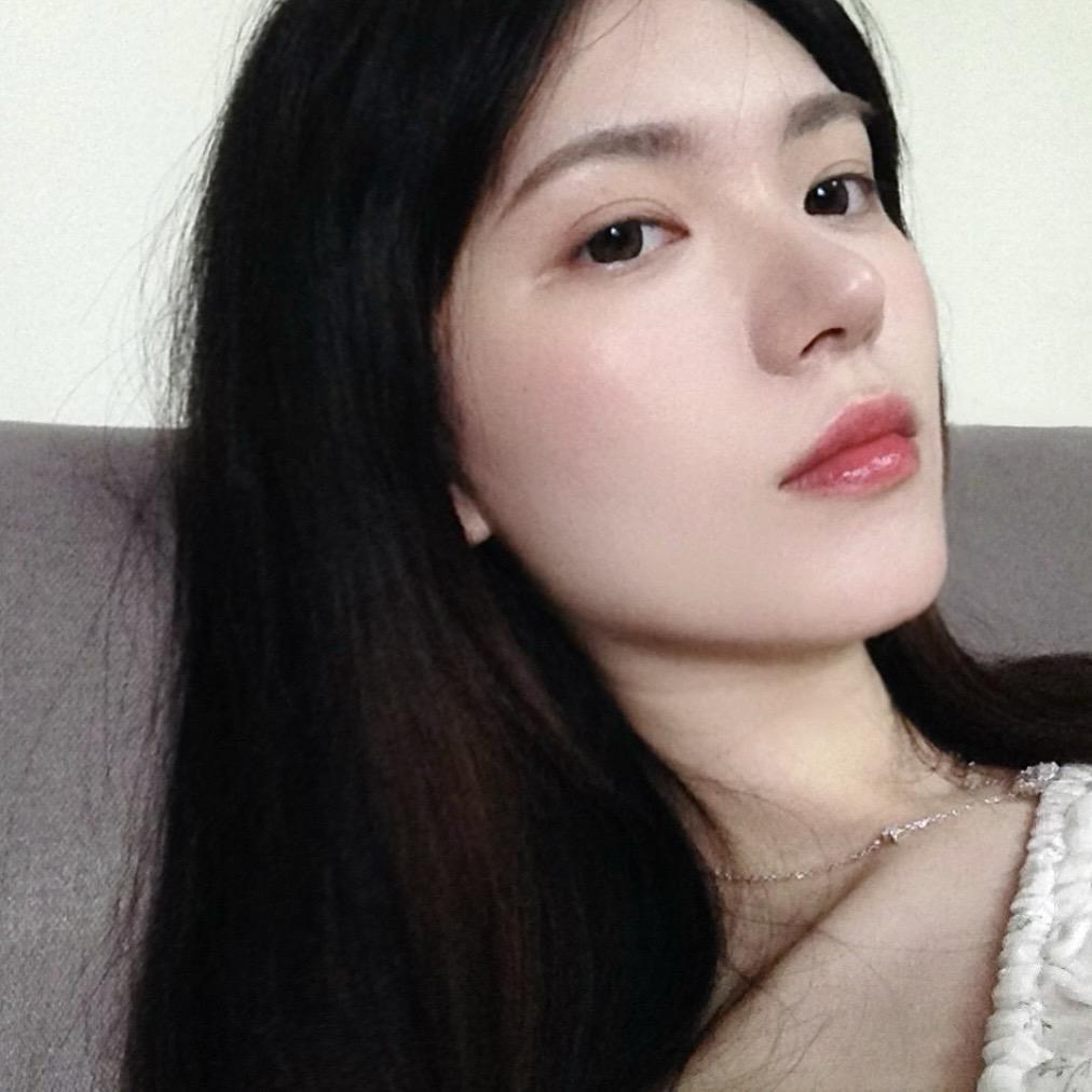 喜欢你才装可爱的 你以为卖萌很轻松吗