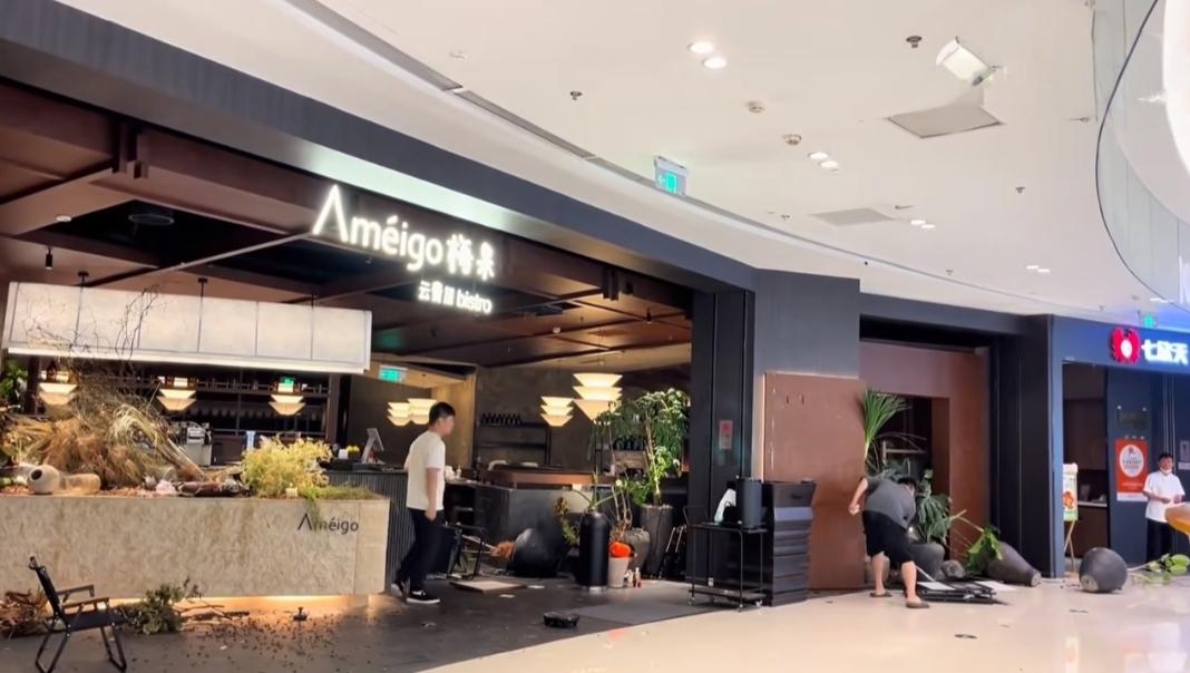 浙江湖州老板400万开餐厅，开业4个月亲手砸店：“宁毁不留给商场”！
 
202