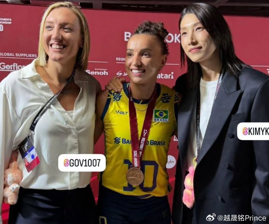 2025年女排世锦赛 📷 主攻名将们的聚会 — 乔丹.拉尔森 & 金软景 & 