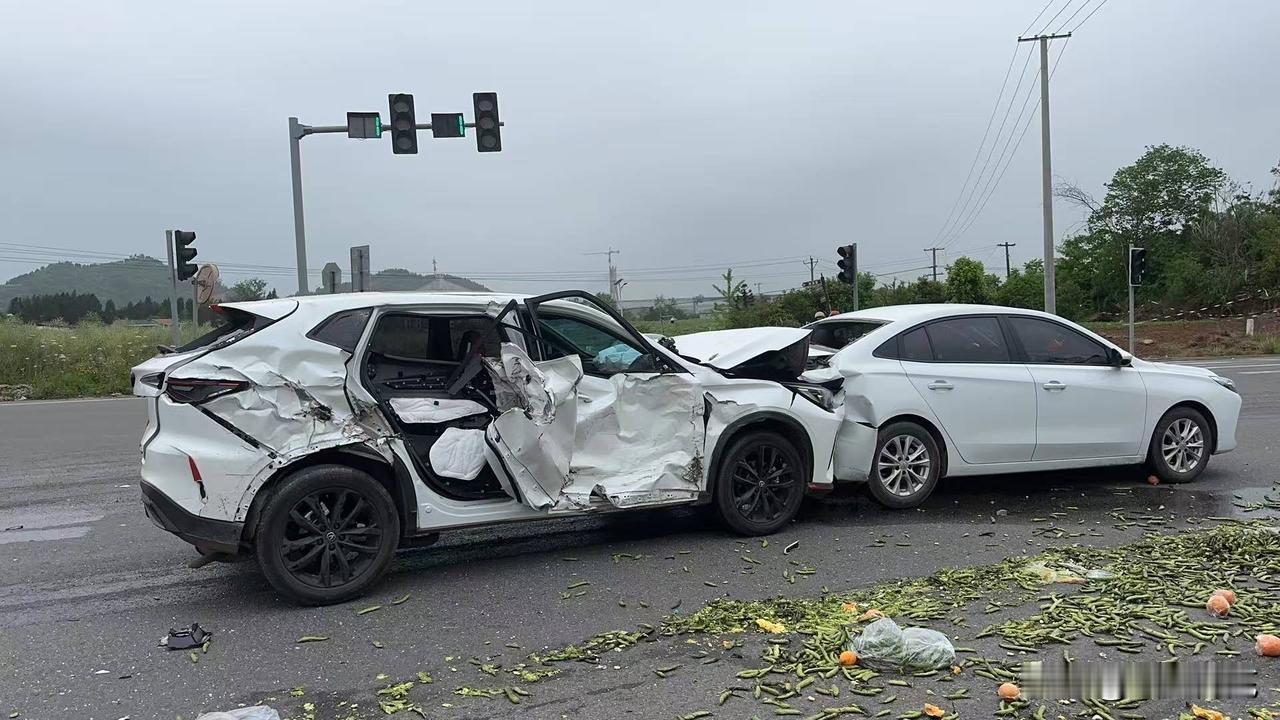 顺蓬营这里发生一起交通事故。
网友14时许在社交平台发出顺蓬营发生一起交通事故，