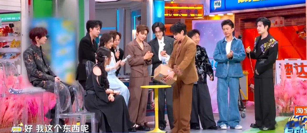 高瀚宇此砖角非彼转角 救命！听到 “爱砖角遇见了谁”，我直接笑到打鸣，这梗太秀了