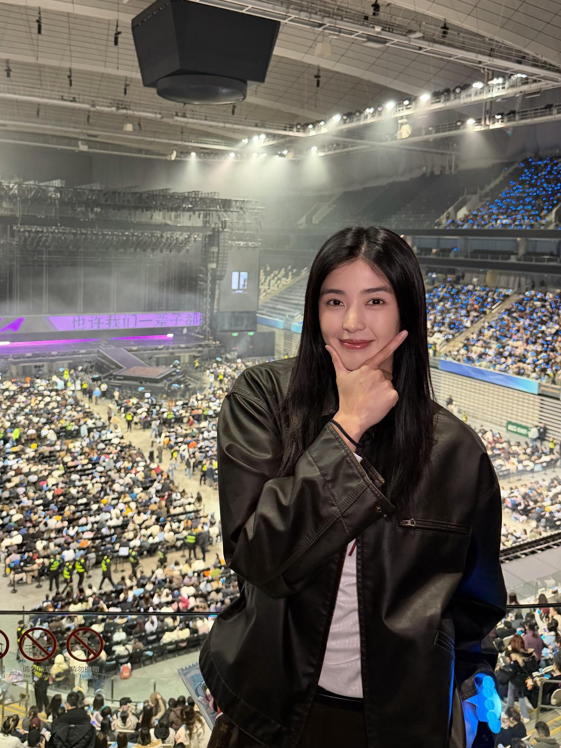 让我看看这是多少人的童年！就知道来ella姐演唱会一定会泪洒现场😭ella艾拉