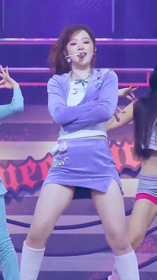 this big car，i'm hot，my book and bullets