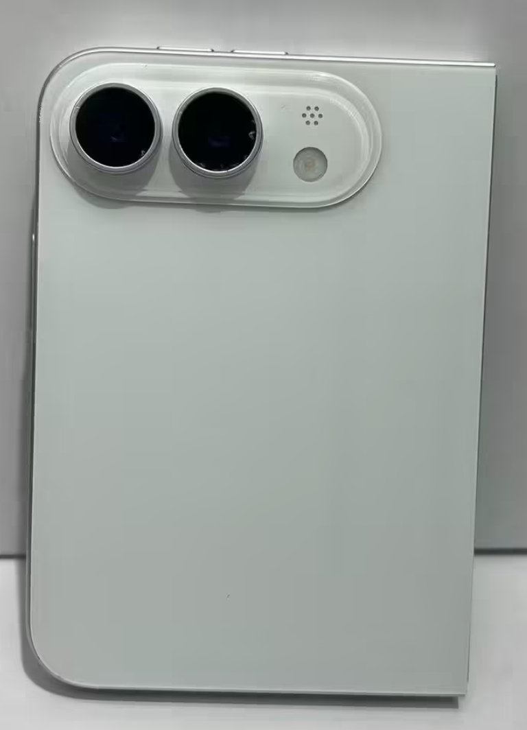 【iPhoneUltra机模细节图曝光iPhoneUltra或仅推出白色】爆料人