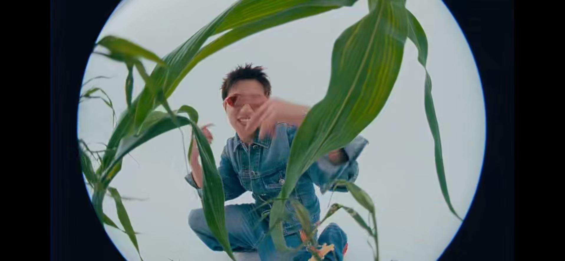 王一珩新歌MV上线王一珩NewJazzFarmer上线新潮曲风承载质朴内核，《N