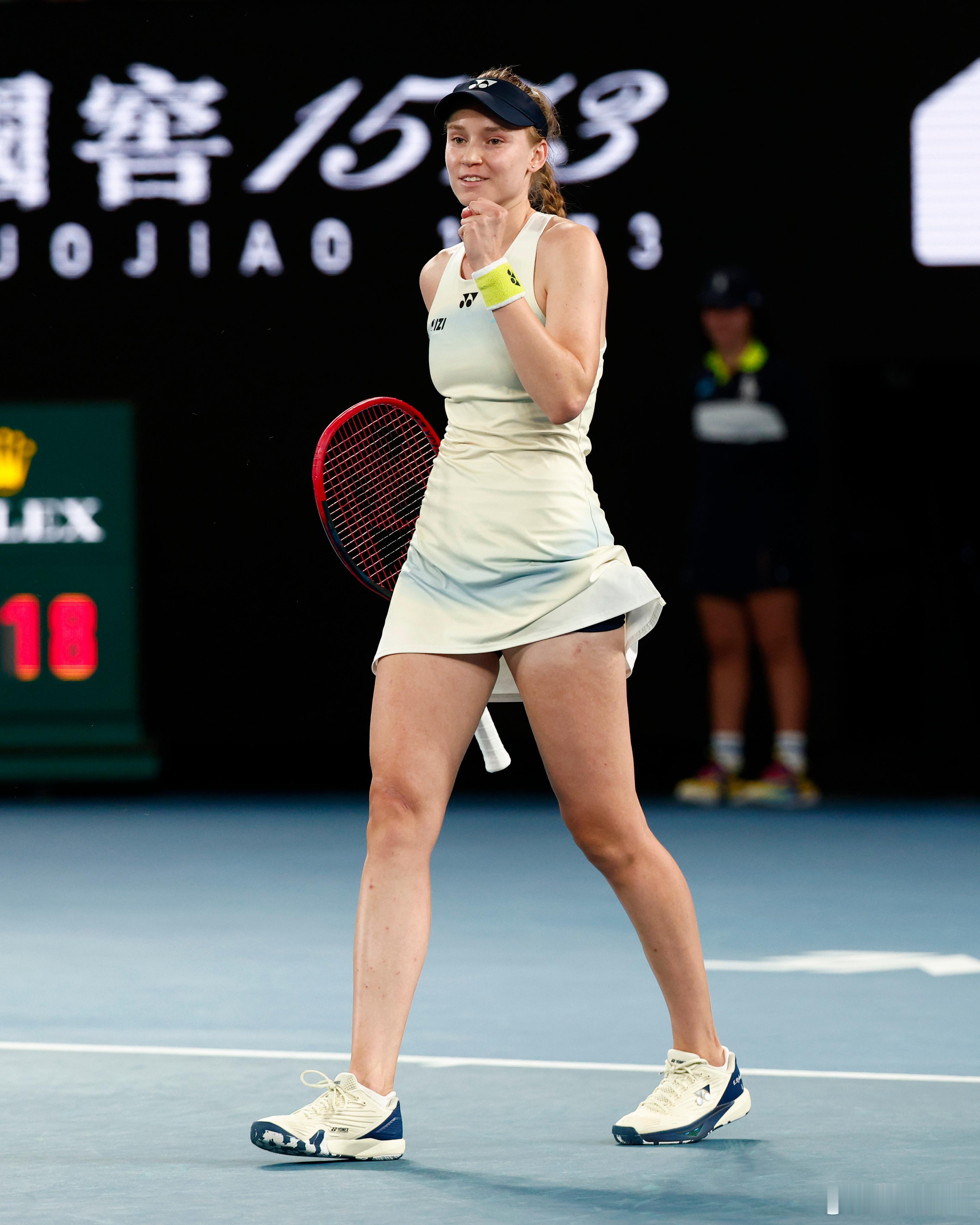 阿卡的夺冠时刻，比莱巴稍浓一点。虽然也是阿尔卡拉斯首夺澳网冠军，但毕竟是阿尔卡拉