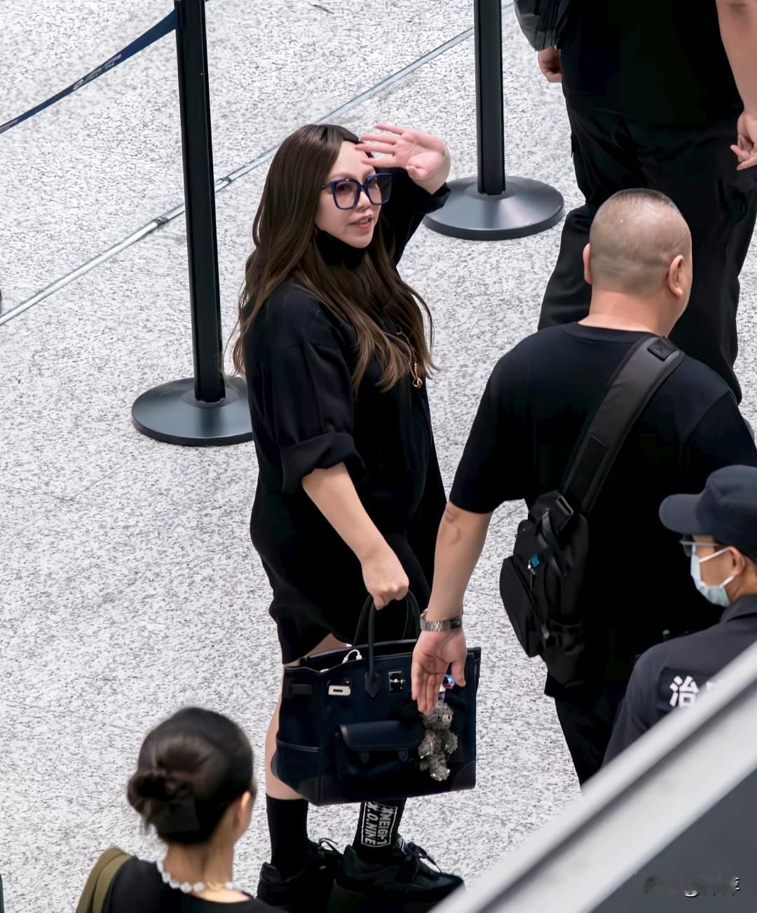 你可能不认识她，但应该听过她的歌吧。