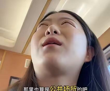 人到了中年再看火车吵架这一幕，
最大的荒唐，
是所有人都在讲道理，
却没一个人，