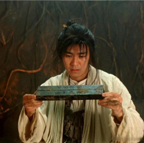 什么是世界模型，我今天听到最靠谱的一个说法：你对着月光宝盒喊般若般若密，试着拯救