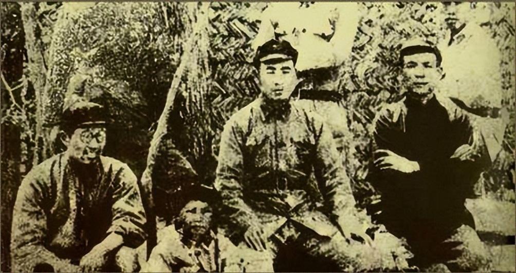 1949年，解放军行军途中被山区群众拦下，一番诉说让连长十分动容
 
1949年
