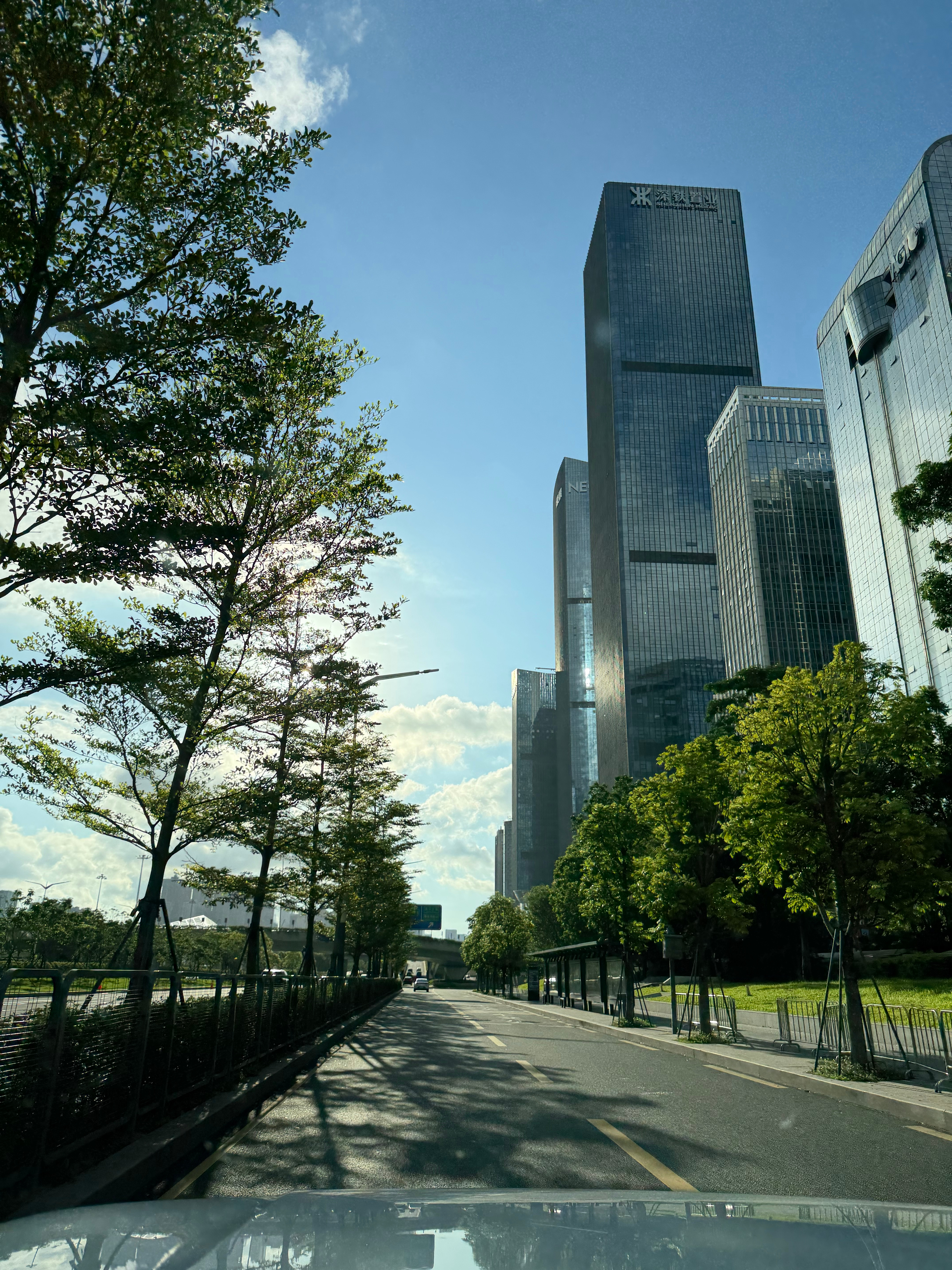 今天上午我们去华大两家上市公司因为要参观很多人家居然把时间从十点提前到了8:30