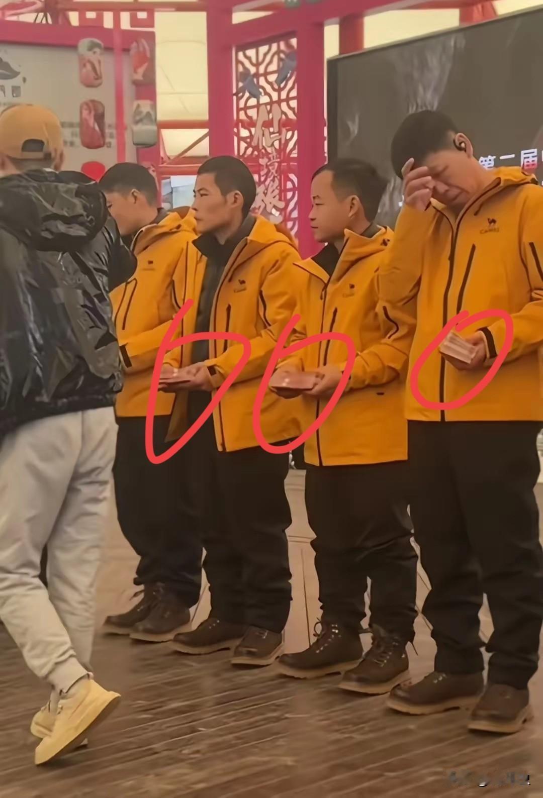 七星山荒野求生这波操作太圈粉了
14位选手在山里硬扛41天
熬过零度严寒，原定