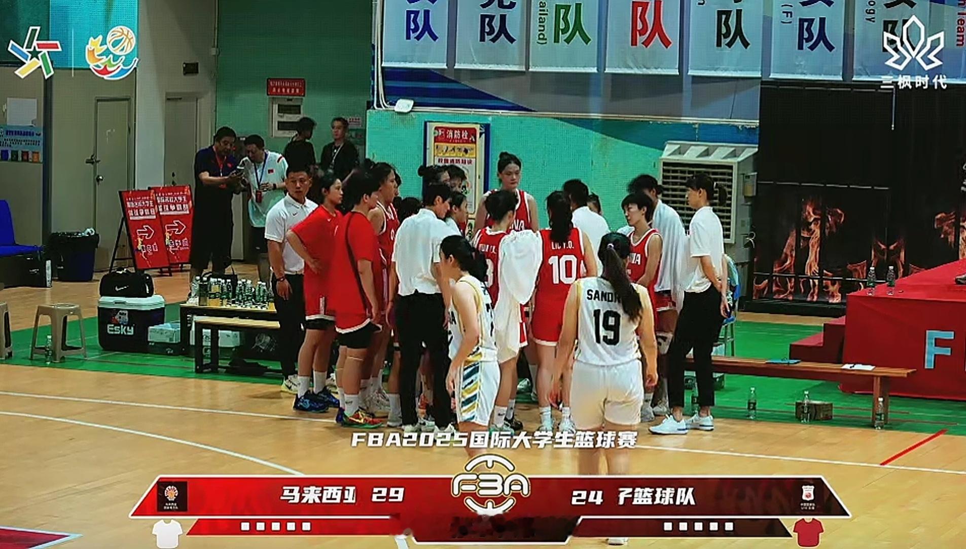 唉。。。。。U16女篮又是定点和进攻选择打不明白。人家守得针对一点，就单防，不协