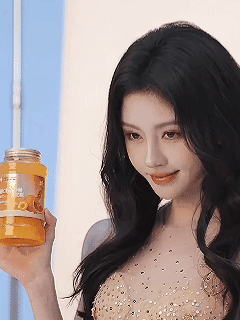 鞠婧祎鞠婧祎新年第一杯沪上阿姨 冬日轻松焕亮，C位光芒全开！和品牌全球代言人鞠婧