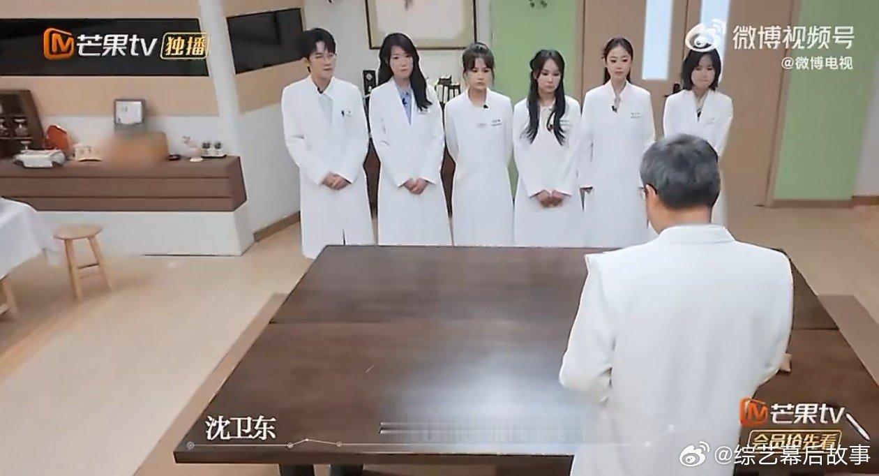 李妍婧上期第一这期主动放弃考核机会 初入职场中医季 考核结束，淘汰的警报声声。上
