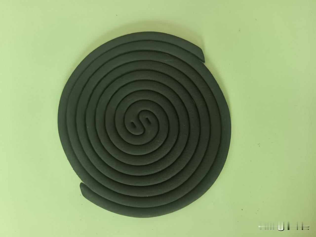有没有同款？

用了十几年蚊香，我依然拆不开这对连体兄弟。

每次掰扯都像在解死