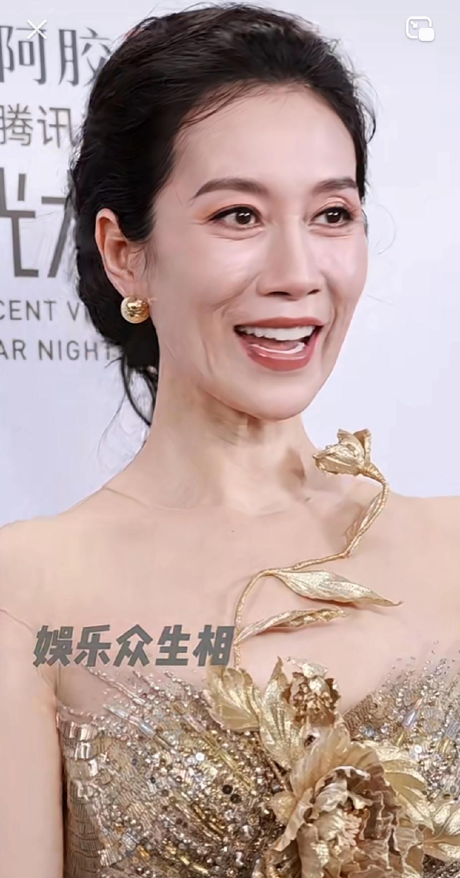 当年那个让全中国观众做噩梦的顾忆罗，竟然已经48岁了！
看到温峥嵘近照里那些真