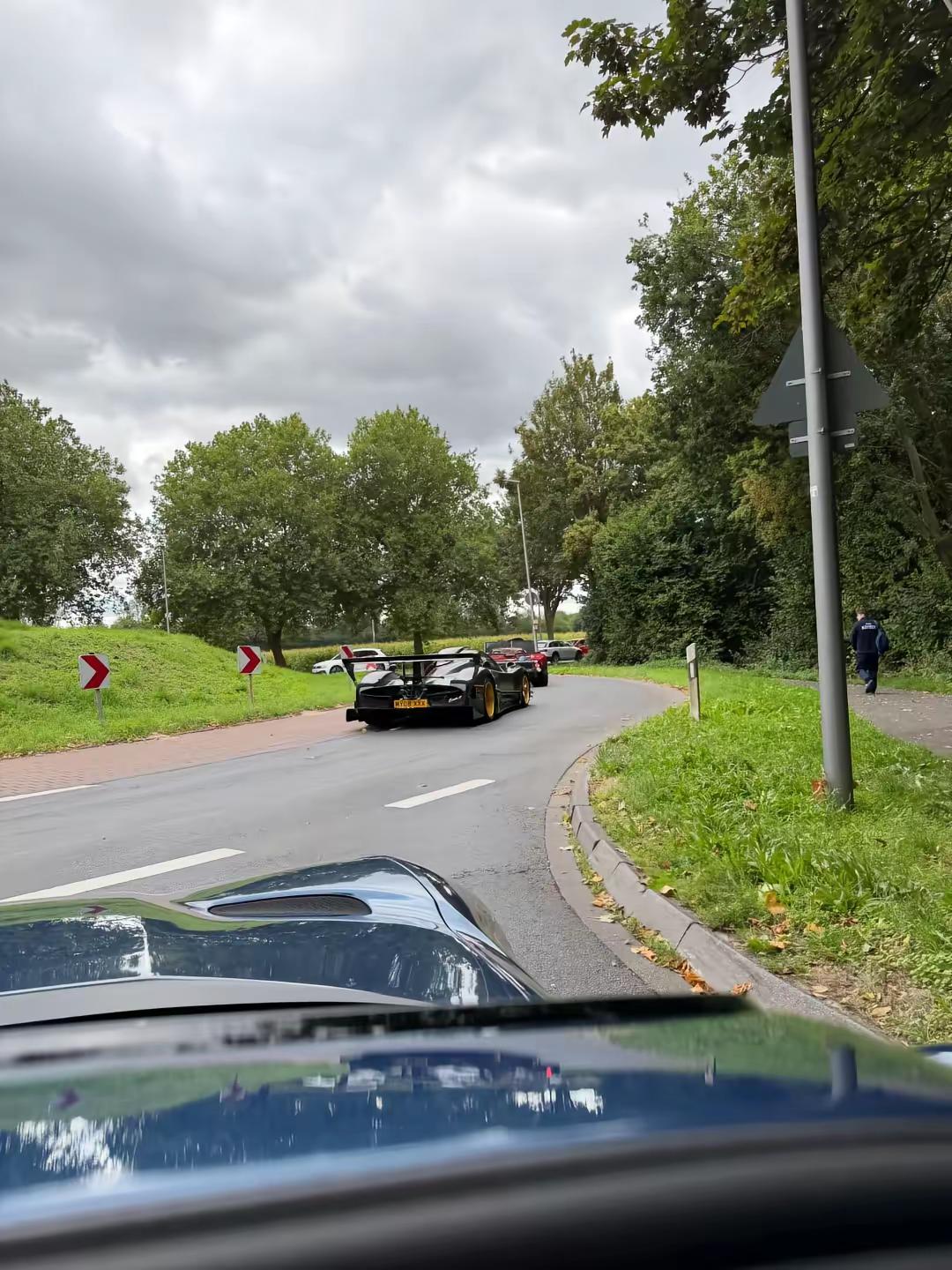 小伙伴们🇩🇪ESSER俱乐部🏎 德国不限速高速🛣🏎 帕加尼 柯尼赛格j