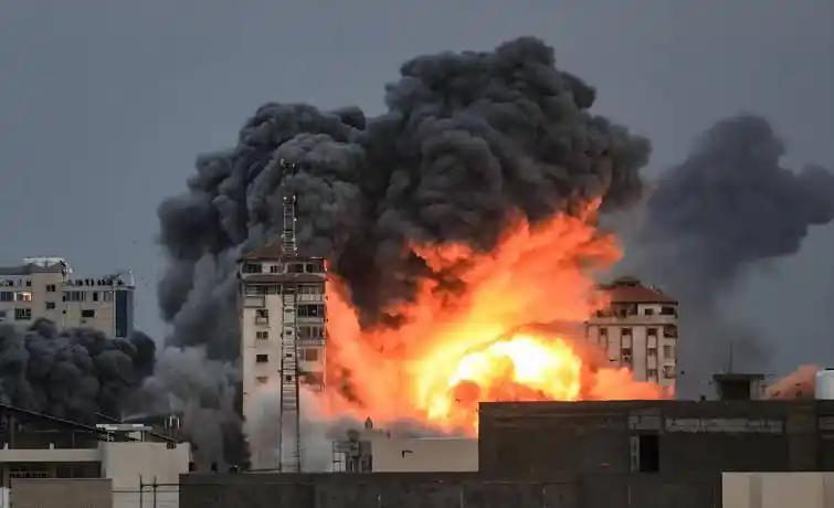 以色列的六个战略 “命门”，若这些关键节点被攻击，可能引发严重后果：

全国铁路