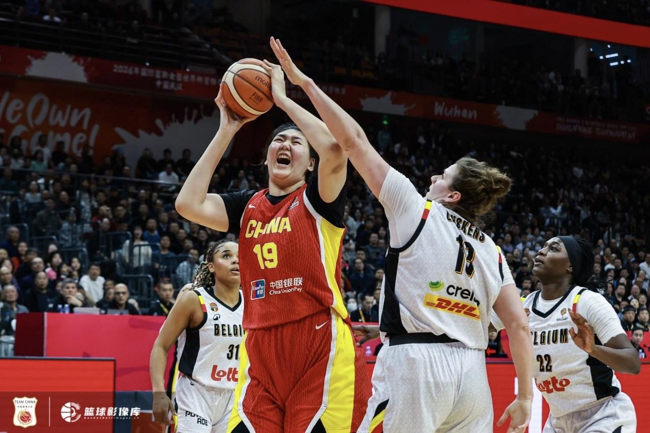 中国女篮每次大赛后，总要在中国篮协主持下召开总结鼓劲大会，这一回，女篮世界杯预选