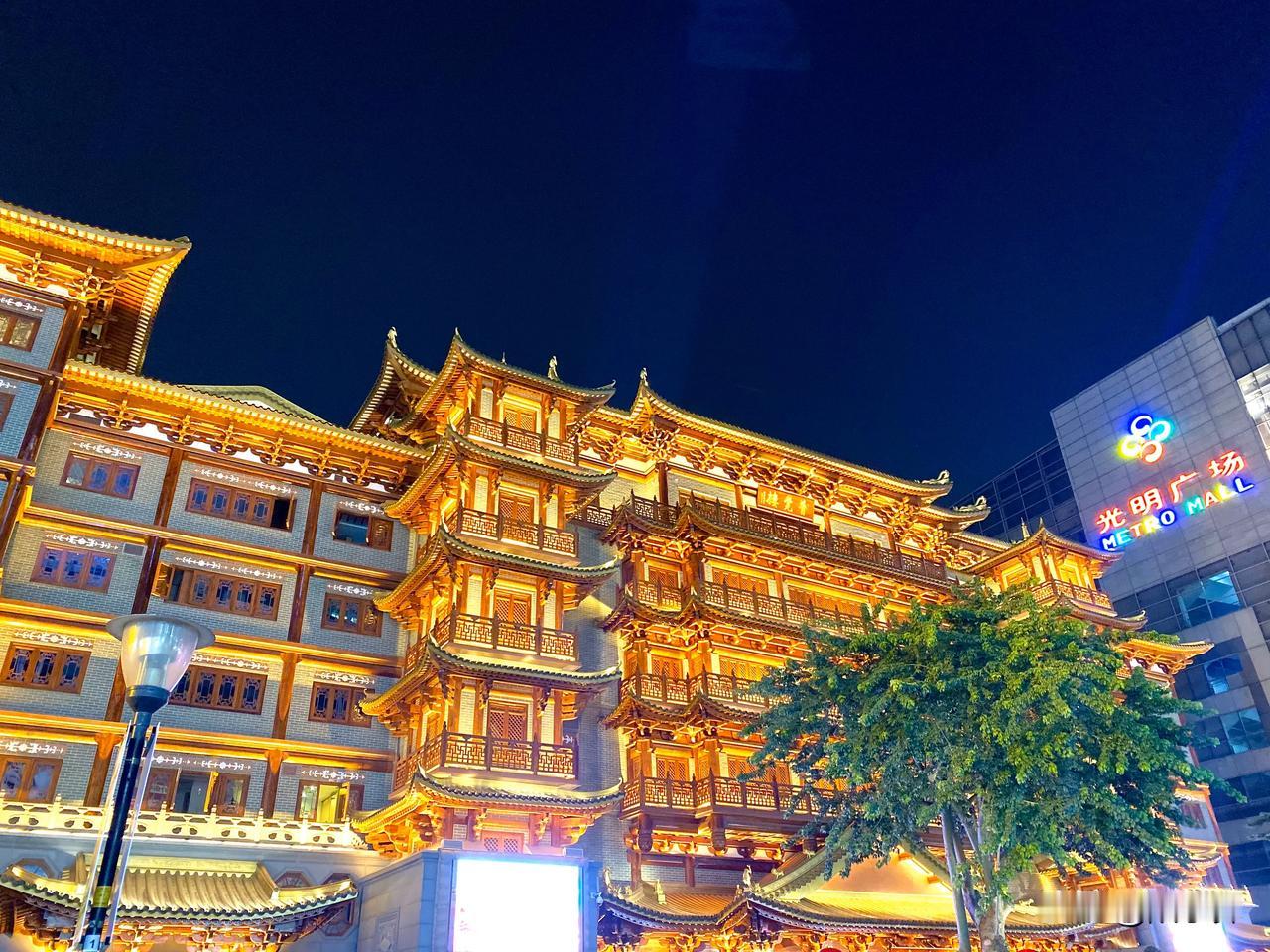 国庆70周年，大佛寺也是广州新地标佛祖保佑着祖国平安繁盛。广州