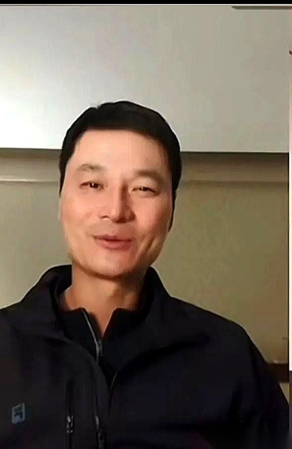 半场就给你干进去仨，这球还怎么踢？
我跟你们说，以后中超球队去玉溪那个魔鬼主场，