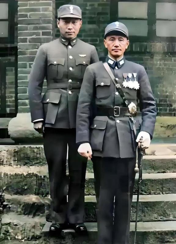 蒋介石得势后，提拔了不少蒋氏家族及血缘近亲担任要职，比如国库主任竺芝珊（妹夫）、
