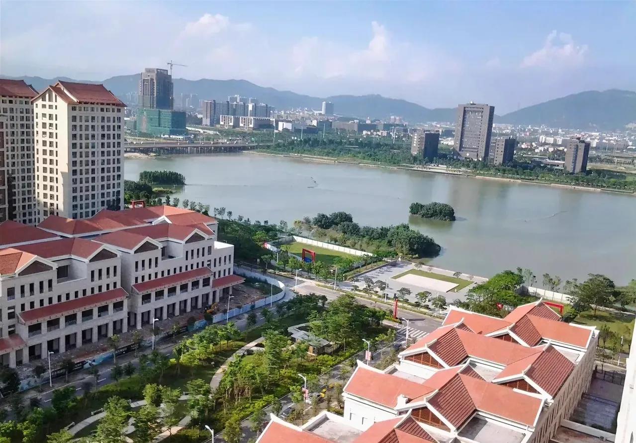 现在厦门楼市不是比谁买到好房子，而是比谁能卖出去好价格。

我集美新城那套房子，