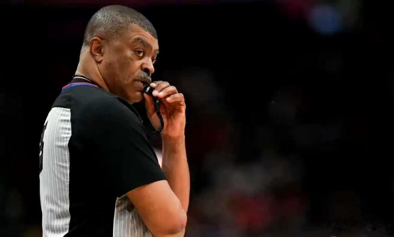媒体人热议NBA西决G5裁判吹罚NBA西部决赛G5，雷霆主场迎战马刺。 比赛来到