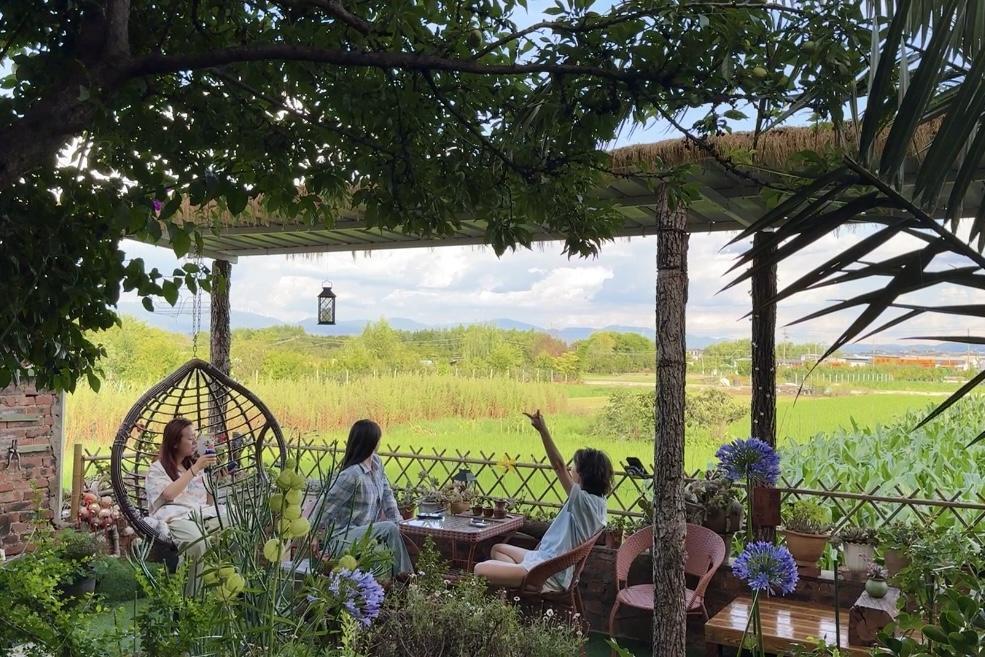 除了全女共居项目，近年来中国各地的全女书店、全女健身房和全女酒吧等全女空间，也在