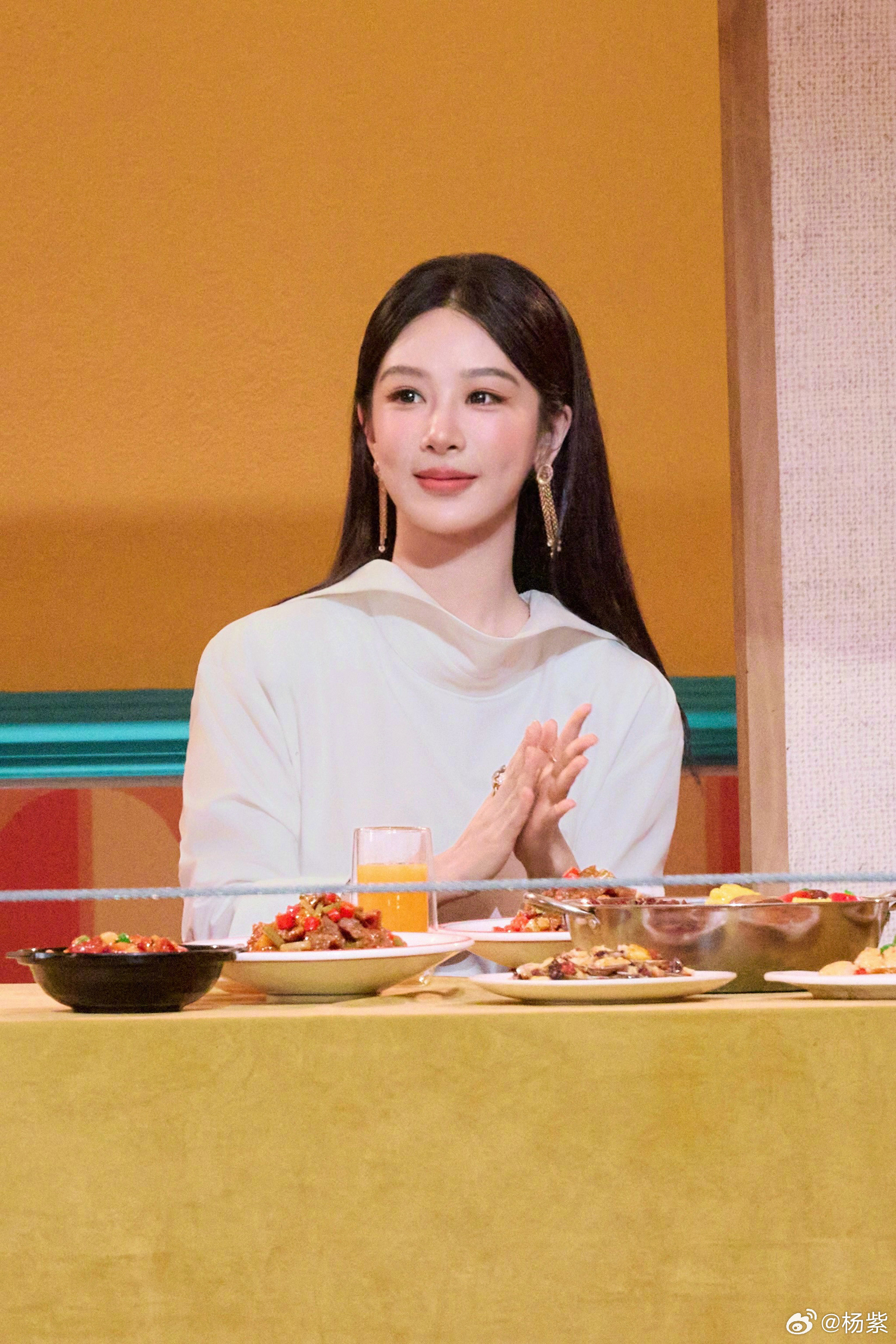 杨紫 愿所有人都能永远好运来 杨紫金鹰奖发文：愿所有人都能永远“好运来”！ ​​