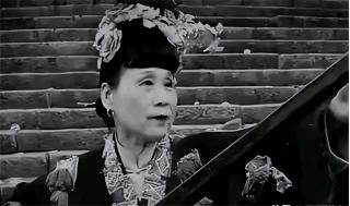 1988年，山东潍坊有个妇女，效仿武则天“称帝”，还招募大批男青年建后宫，当了两