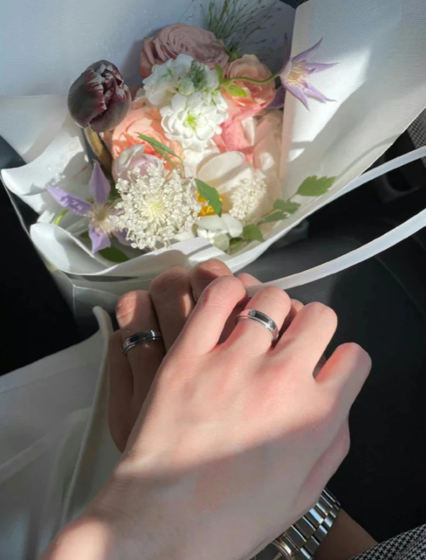 “早安这么发，他会很爱你”■“遇你，与你，想你，早安”■“喜欢是心动，爱是心安 