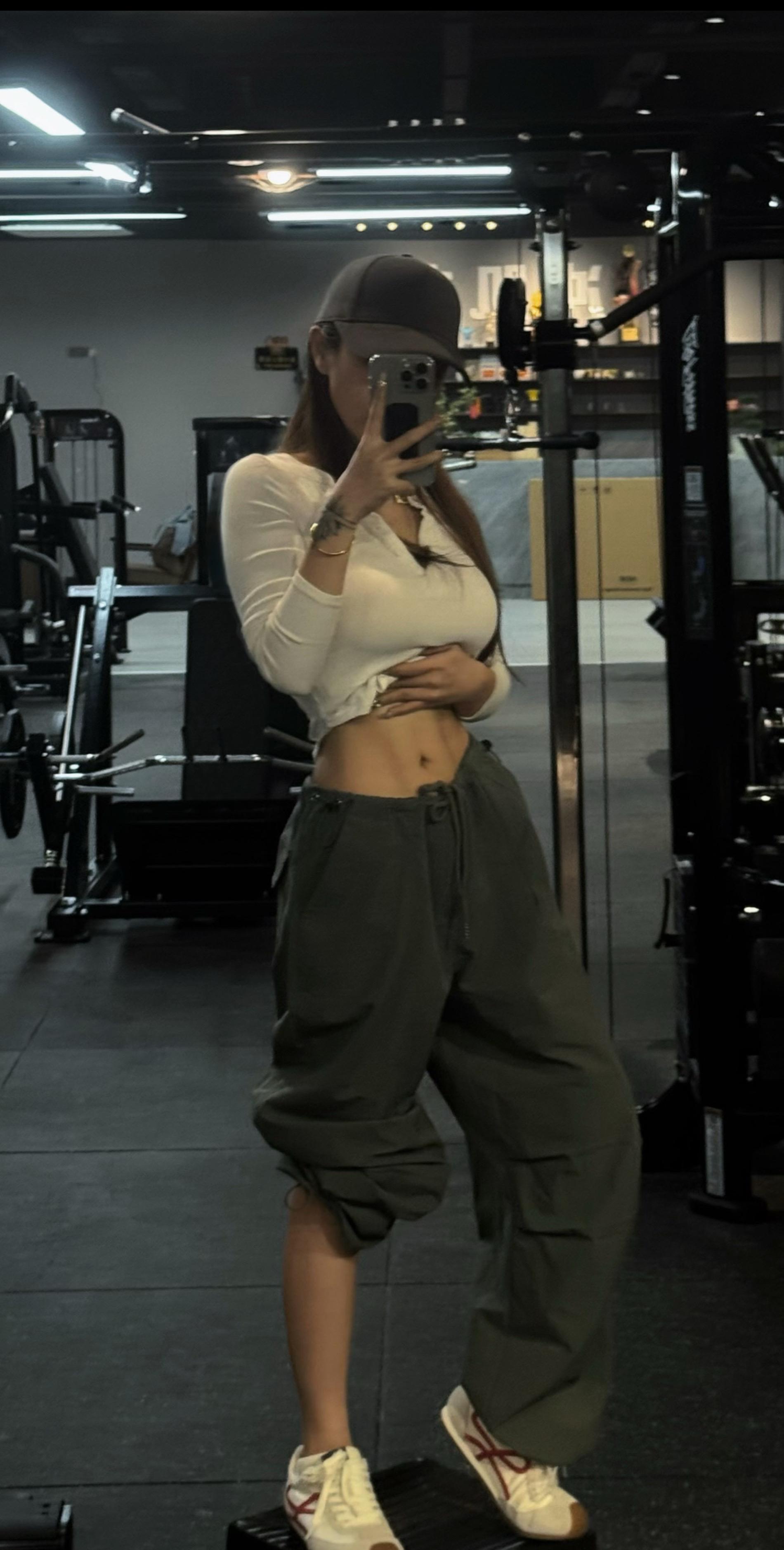 骂我拜金可以 但不能说我贤惠  适合当老婆 真要嫁给你的话  你肯定会...