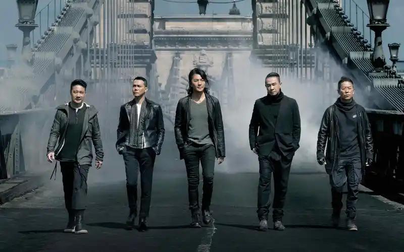 友情很纯洁，奉承毫无作用，友情需要用忠实的态度维持。如果没有性爱，我宁愿在友情里