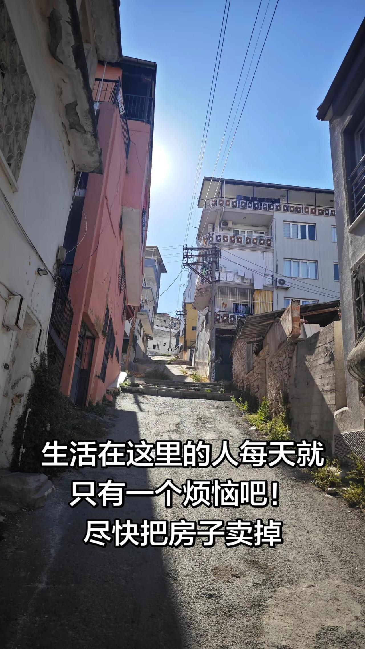 生活在山上的人太不容易了。老旧小巷