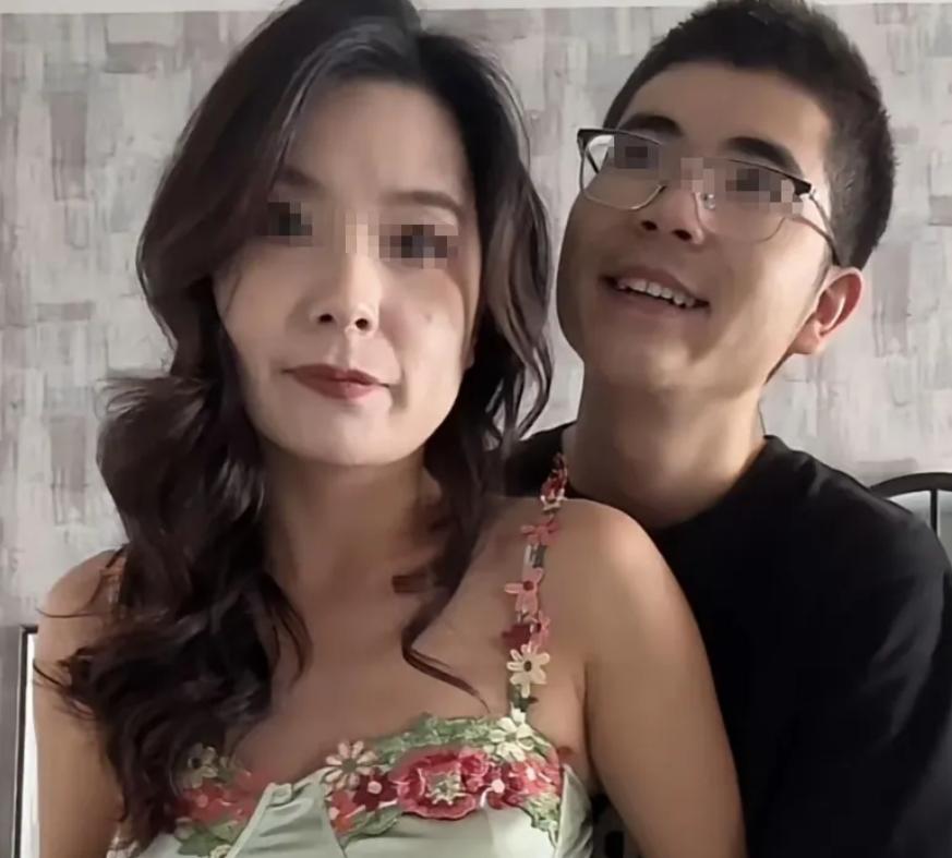 “太狠了！” 上海 36 岁离异房产销售带着女儿，搭顺风车偶遇 23 岁退伍小伙